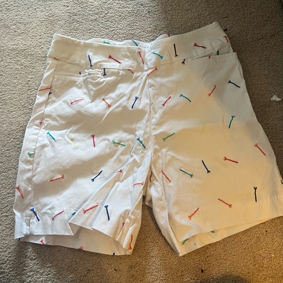 White golf shorts. - Picture 4 of 5